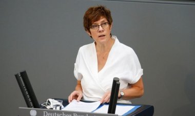 German minister hopes for air lift from Kabul